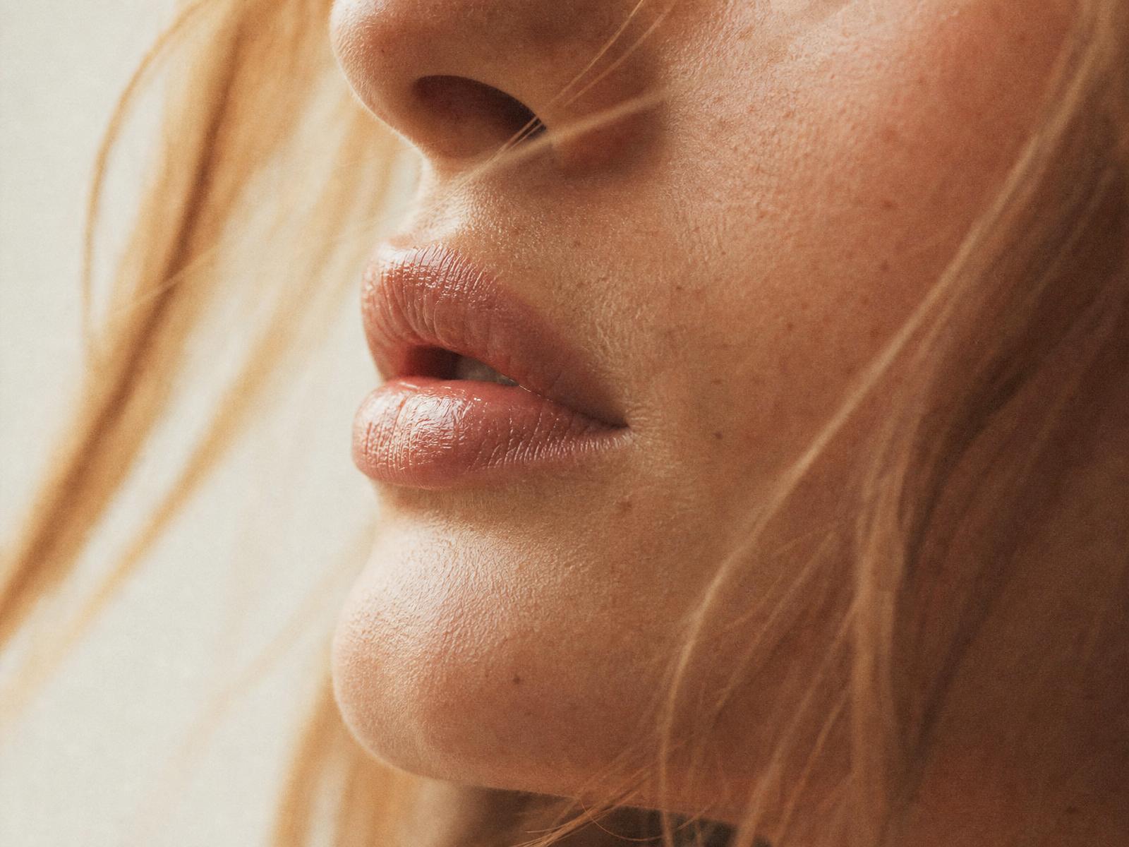 Lip Gloss Is Back: Why Everyone Is Obsessed With Glossy Lips Again